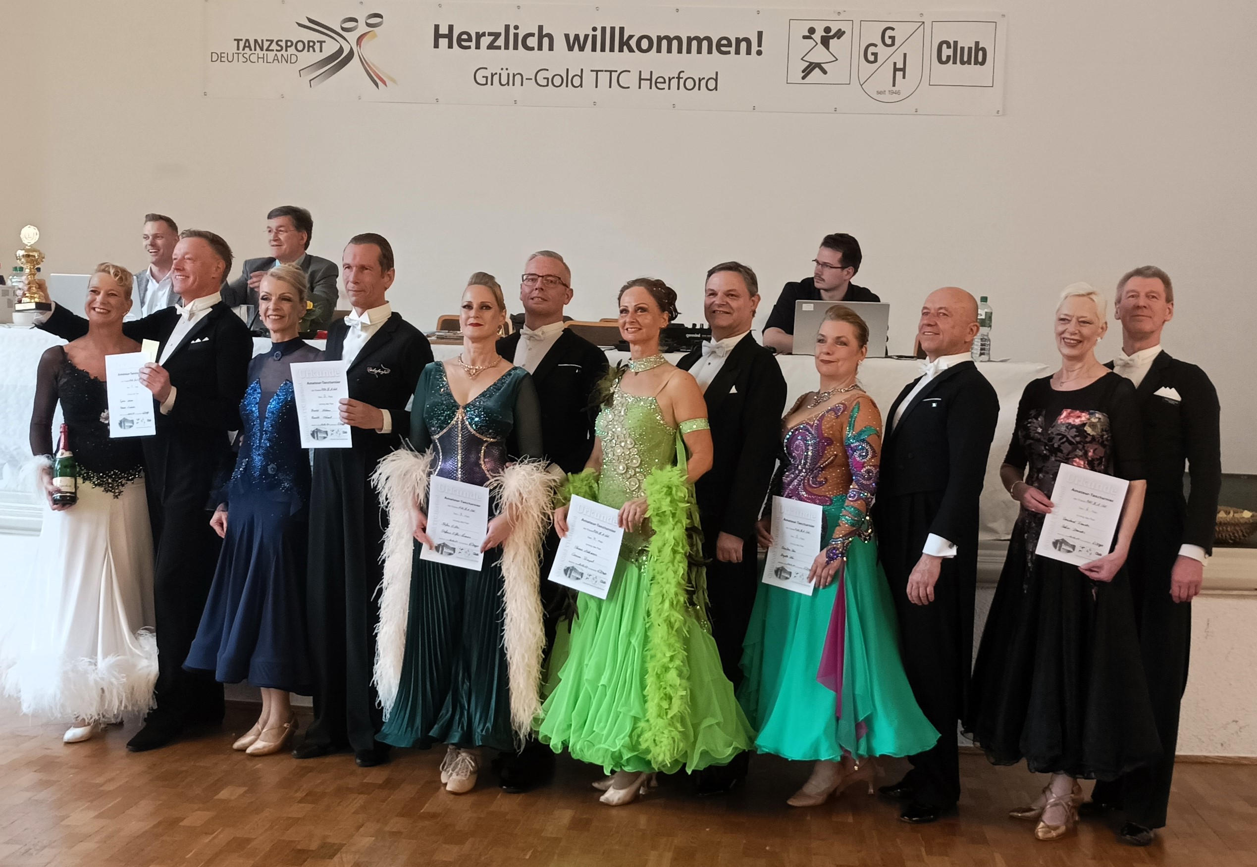 Hanse-Pokal 2024 in Herford - 6. v.l Sabine und Reinhard Brandes (Foto: Privat) Hanse-Pokal 2024 in Herford - 6. v.l Sabine und Reinhard Brandes (Foto: Privat)