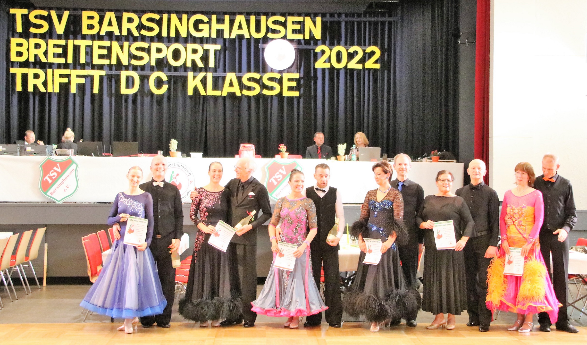 v.l.: Christin und Thomas Knierim, Stephanie und Jens Müller, Nicole und Christian Pfingstl, Constanze und Axel Zwernemann, Nicole Beyer und Dirk Menzel, Annette Hank und Joachim Preuß (Foto: Lutz Ahlborn)
