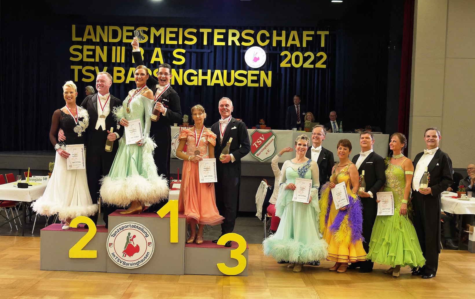 v.l.: Frauke Niebuhr und Björn Caesar, Alexandra Hertel und Andreas Woltmann, Bettina Fuhrmann und Michael Albrecht, Ulrike und Roland Wenz, Gudrun Barth und Torsten Baumann, Corinna Rimpel und Thomas Nobbmann (Foto: Björn Schacknies)