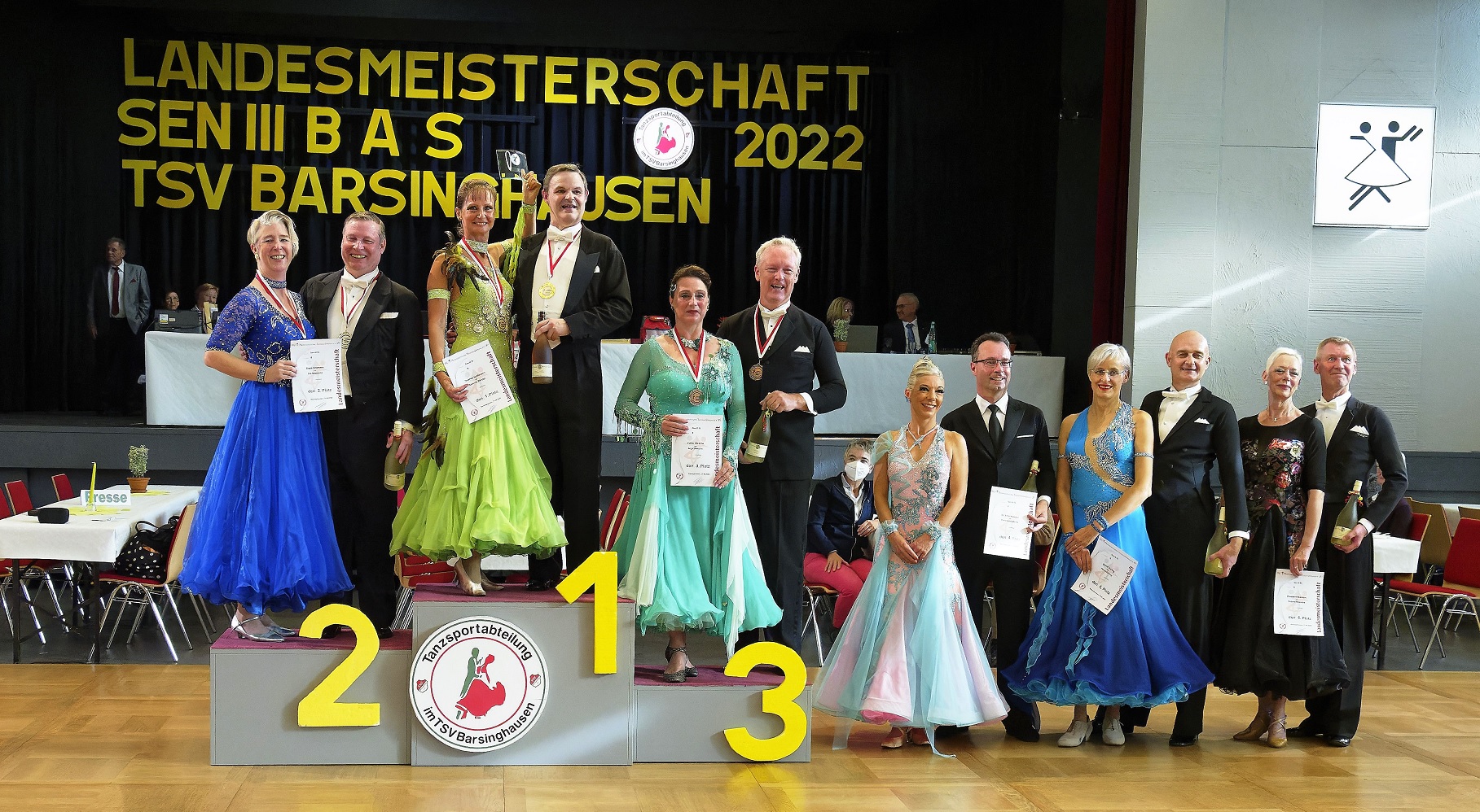 v.l.: Iris und Frank Neumann, Corinna Rimpel und Thomas Nobbmann, Anja und Volker Wesche, Christiane Mente und Dr. Arne Koschel, Petra und Bernd Döring, Sabine und Reinhard Brandes (Foto: Björn Schacknies)