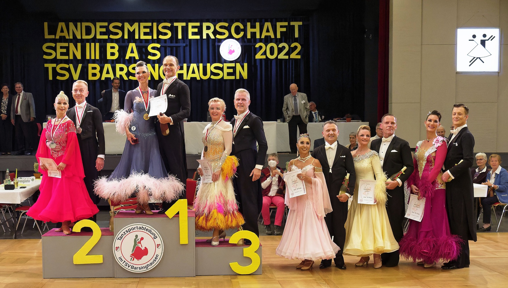 v.l.: Antje und Raymund Reimann, Christine und Dr. Jurgen Flimm, Kirsten Müller-Quentin und Eckhard Quentin, Francesca D'Aviri und Sergio Dodaro, Sylke Kirsch und Michael Drescher, Kerstin Woltmann und Stephan Franke (Foto: Björn Schacknies)