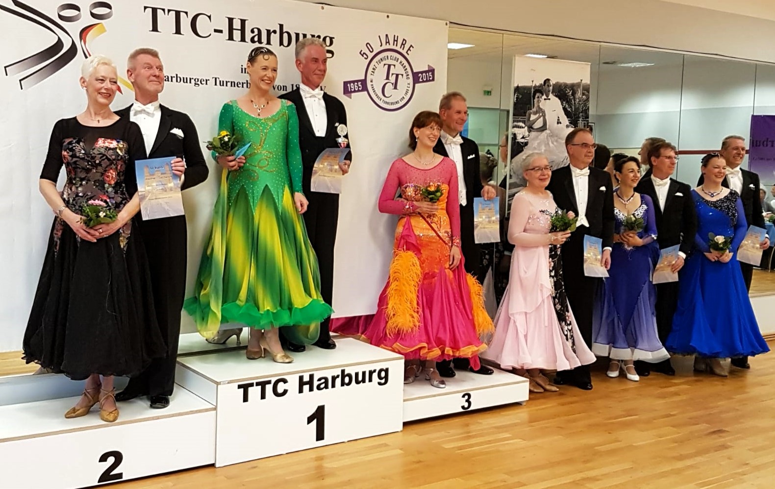 Hädrich-Pokal 2023 - 
1. v.l: Sabine und Reinhard Brandes; 4. v.l. Birgit und Uwe Baars (Foto: Privat)